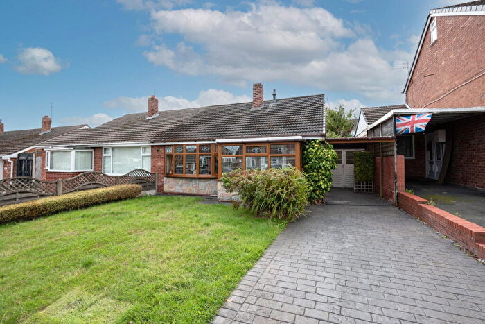 2 Bedroom Semi-Detached Bungalow For Sale In Waterfield Close, Tipton, DY4