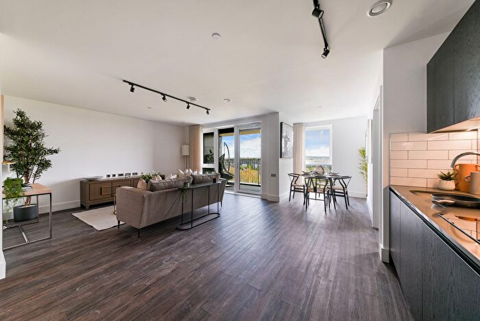 1 Bedroom Flat To Rent In Mitre Yard, North Kensington, London, NW10