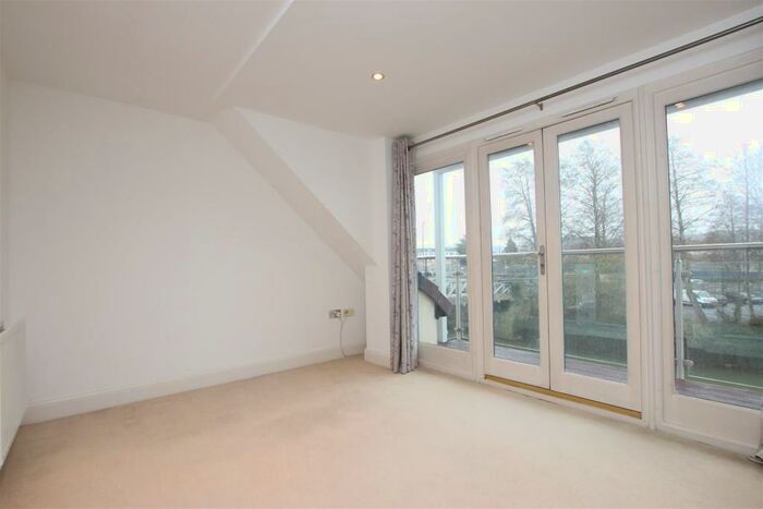 2 Bedroom Flat To Rent In Windsor Castle, Upper Bristol Road, Bath, BA1