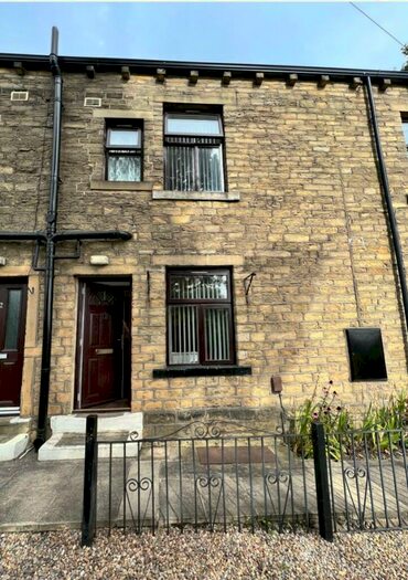 2 Bedroom End Of Terrace House To Rent In Almscliffe Place, Bradford, West Yorkshire, BD2