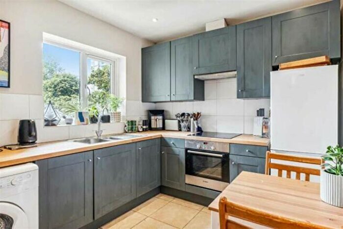 2 Bedroom Apartment To Rent In Farrow Lane, New Cross, London, SE14