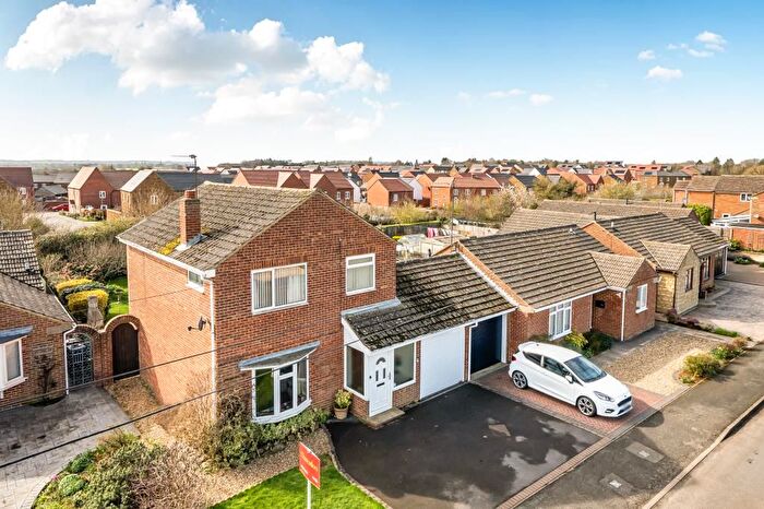 3 Bedroom Link Detached House For Sale In Banbury, Oxfordshire, OX16