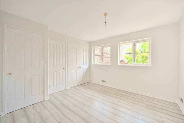2 Bedroom End Of Terrace House To Rent In Autumn Drive, Sutton, SM2