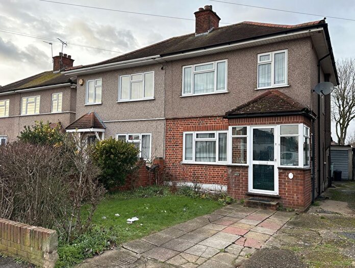3 Bedroom Semi Detached House To Rent In Weymouth Road, Hayes, UB4