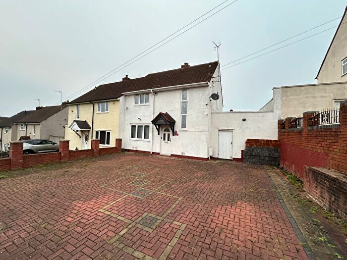 3 Bedroom Semi-Detached House To Rent In Highbridge Road, Dudley, DY2