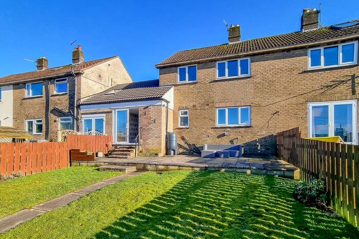 3 Bedroom Semi-Detached House For Sale In The Whinfields, Summerbridge, HG3