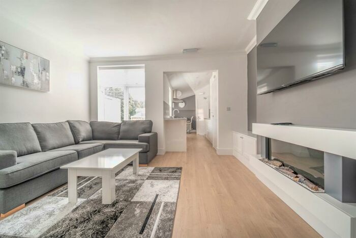 3 Bedroom Flat To Rent In Northumberland Gardens, Jesmond, Newcastle Upon Tyne, NE2