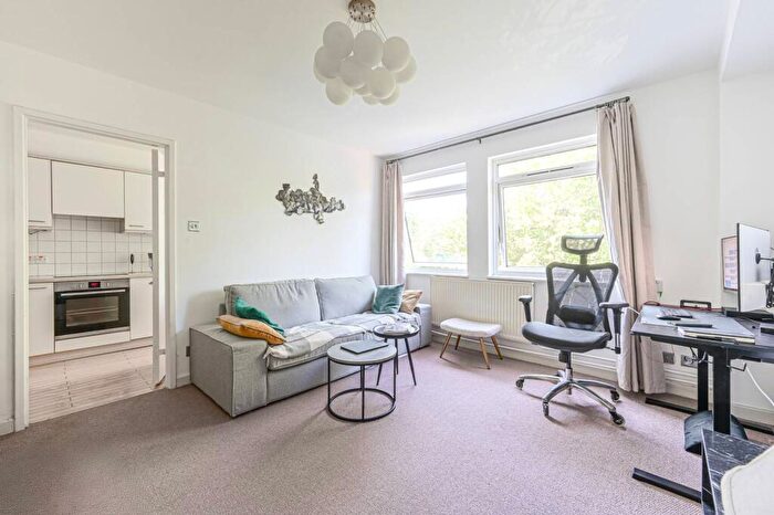 1 Bedroom Flat For Sale In Elm Park Gardens, Chelsea, London, SW10