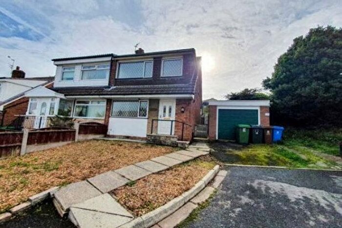 3 Bedroom Property To Rent In Lynmouth Close, Oldham, OL9
