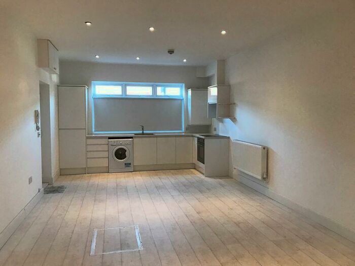 Flat To Rent In Finchley Road, Temple Fortune, NW11