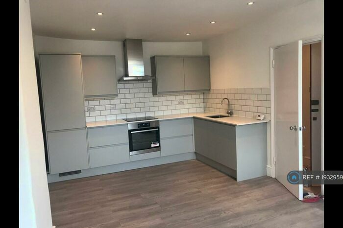 2 Bedroom Flat To Rent In Boundaries Road, London, SW12