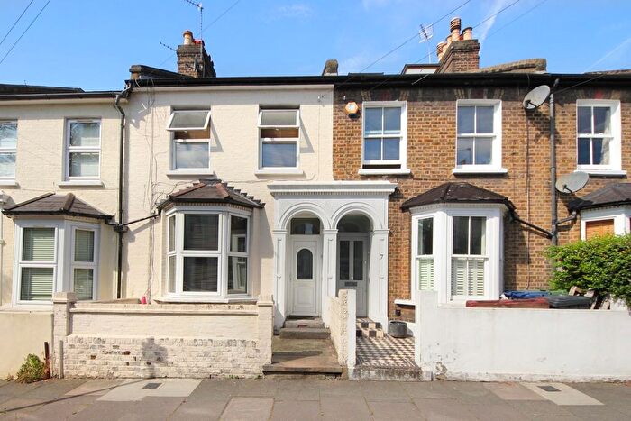 3 Bedroom Property For Sale In Cowper Road, London, W3