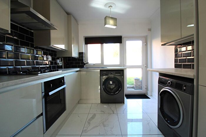 2 Bedroom Bungalow To Rent In Heybridge Road, CM4