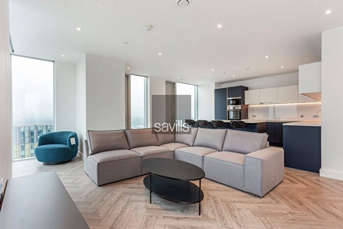 3 Bedroom Flat To Rent In Bankside Boulevard, Salford, Greater Manchester, M3