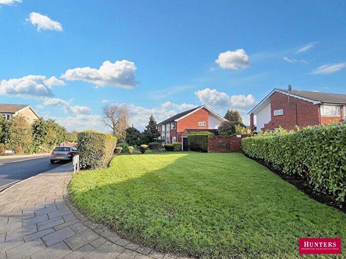 2 Bedroom Flat For Sale In Friern Mount Drive, London, N20
