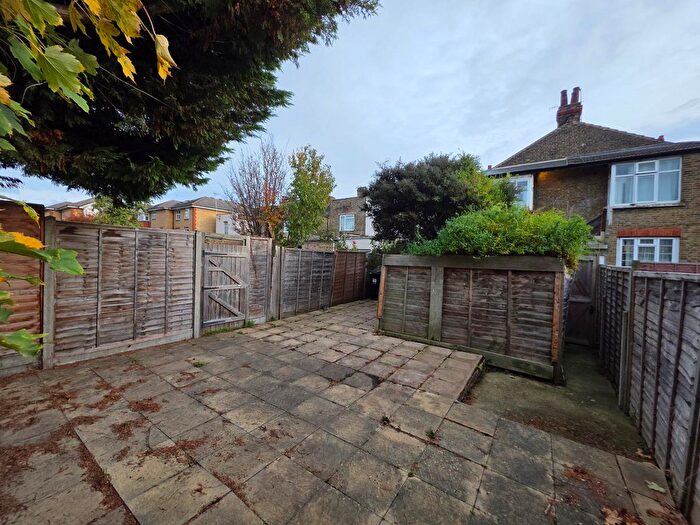 3 Bedroom Maisonette To Rent In London Road, Isleworth, TW7