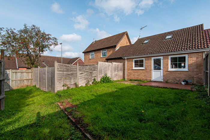 3 Bedroom Chalet For Sale In Yaxley Way, Bowthorpe, West Norwich, NR5
