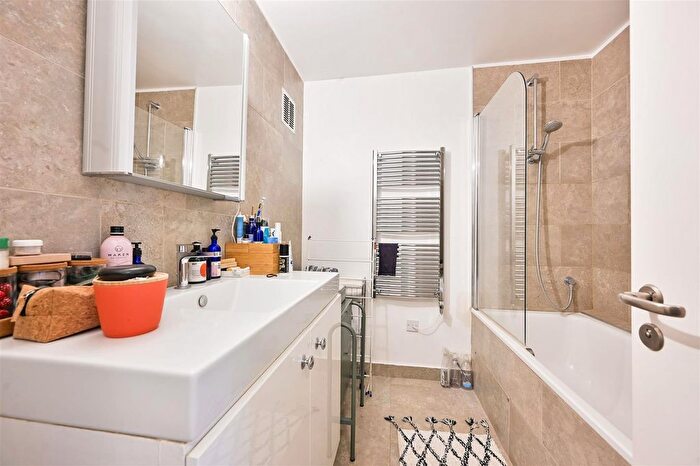2 Bedroom Flat For Sale In Defoe House, Barbican, London, EC2Y
