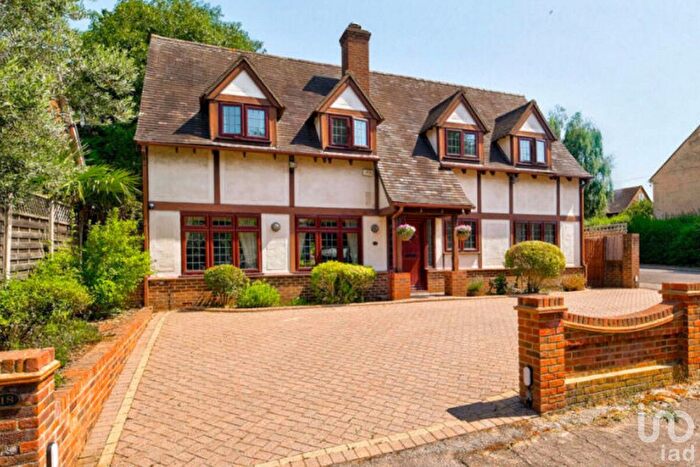 4 Bedroom Detached House For Sale In Carroll Hill, Loughton, IG10