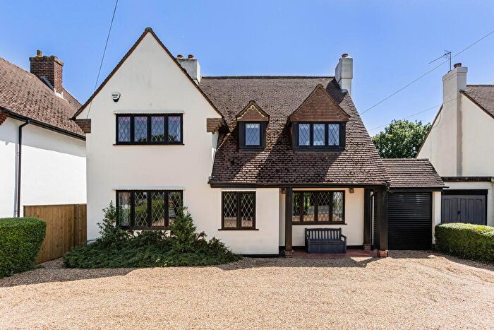 5 Bedroom Detached House For Sale In Moffats Lane, Brookmans Park, AL9