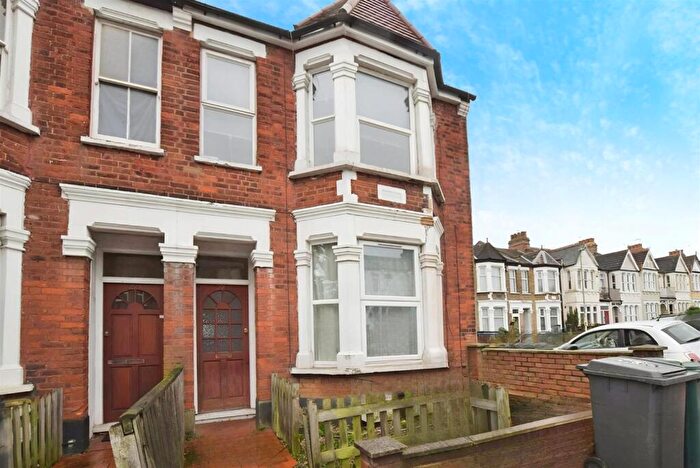 1 Bedroom Flat To Rent In Squires Lane, Finchley, N3