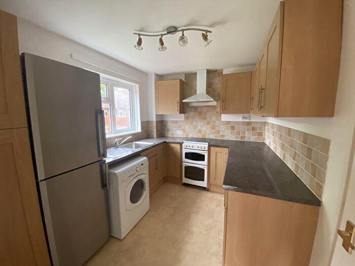 1 Bedroom Apartment To Rent In Groves Way, SL6