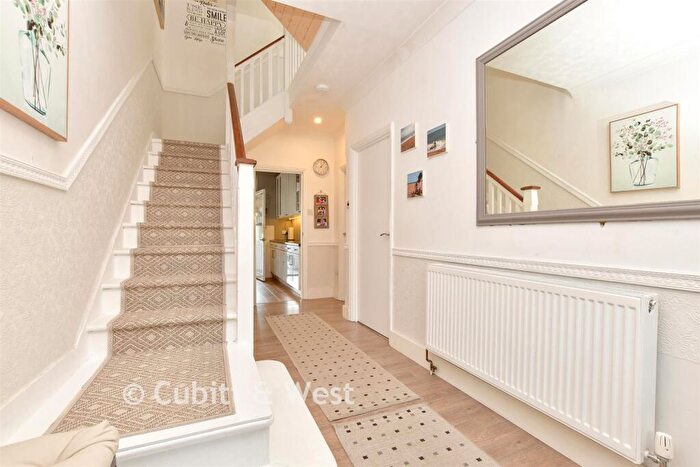 5 Bedroom Terraced House For Sale In Guildford Way, Wallington, Surrey, SM6