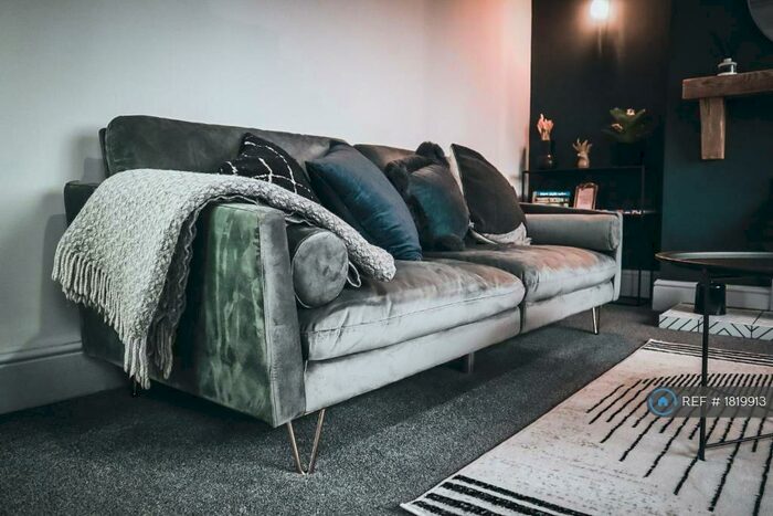 2 Bedroom Flat To Rent In Park Lane, Swindon, SN1