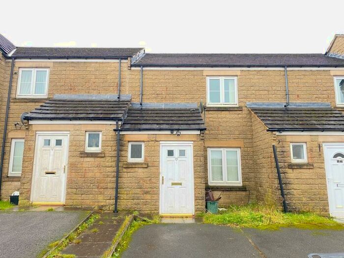3 Bedroom Town House For Sale In Moins Close, Halifax, HX2