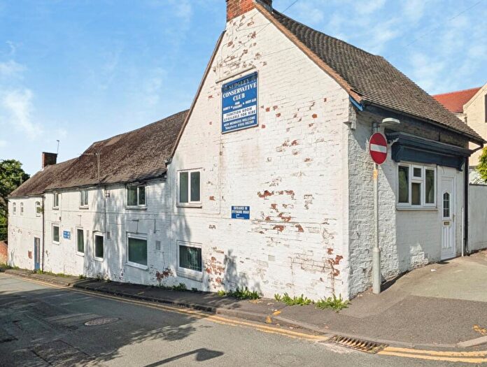 3 Bedroom Flat To Rent In Gospel End Street, Sedgley, DY3
