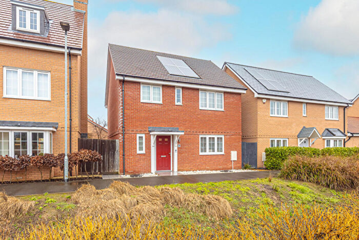 3 Bedroom Detached House For Sale In Charles Crescent, Rochford, SS4