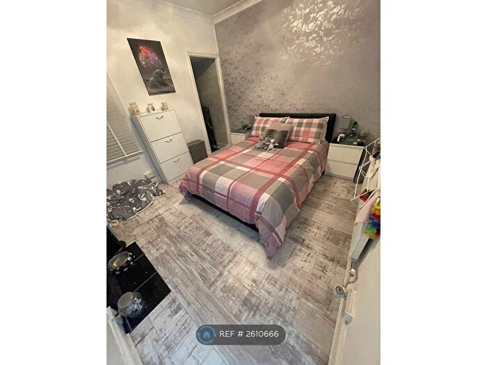 2 Bedroom End Of Terrace House To Rent In Castle Street, Greenhithe, DA9