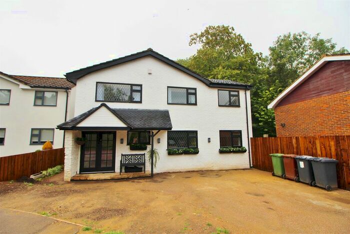 5 Bedroom Detached House To Rent In Woodside, Elstree, Borehamwood, WD6