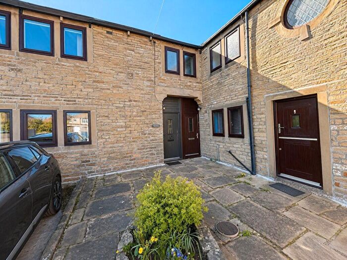 3 Bedroom Barn Conversion For Sale In Blackmires, Queensbury, Bradford, BD13