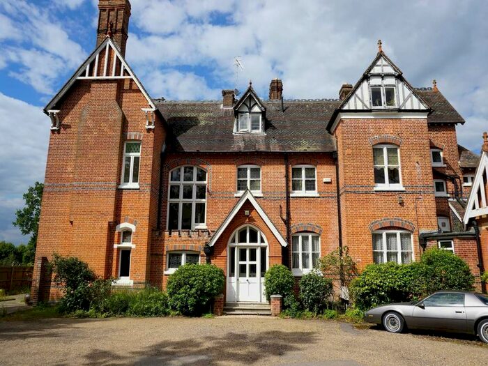 2 Bedroom Flat To Rent In Broadwater Down, Tunbridge Wells, Kent, TN2