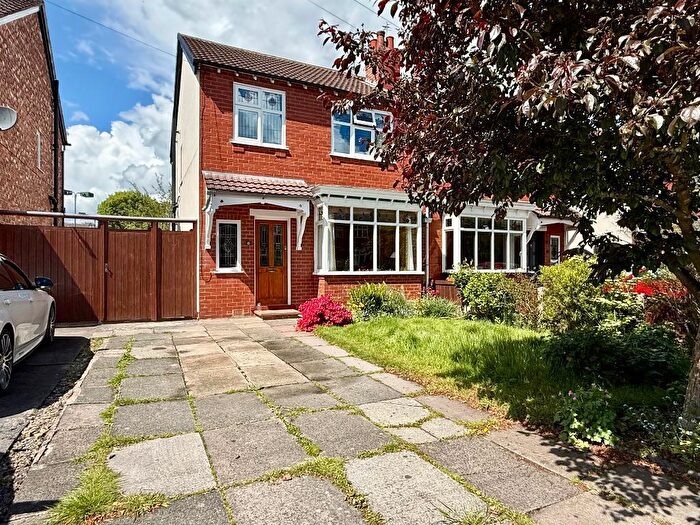 3 Bedroom Semi-Detached House For Sale In Glenwood Grove, Woodsmoor, Stockport, SK2