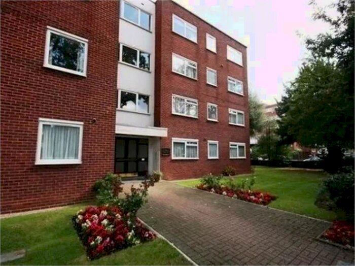 2 Bedroom Flat To Rent In The Fountains, Ballards Lane, Finchley, N3