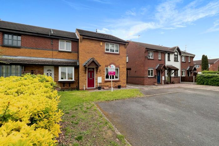 3 Bedroom Semi-Detached House For Sale In Hedgerow Gardens, Oakwood, Derby, DE21