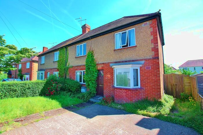 5 Bedroom Semi-Detached House To Rent In Lincoln Road, GU2