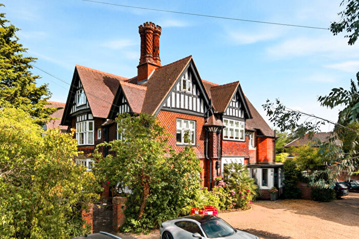 3 Bedroom Apartment For Sale In The Friary Old Windsor, SL4