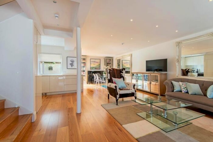 4 Bedroom Property To Rent In Randolph Mews, Maida Vale, W9