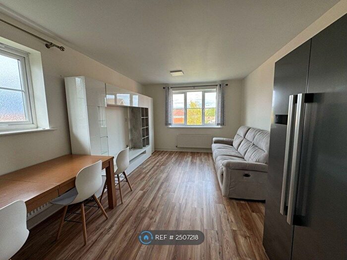 2 Bedroom Flat To Rent In Gipsey Moth Close, Timperley, Altrincham, WA15