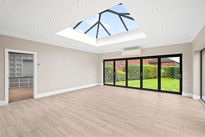 5 Bedroom Detached House For Sale In Torksey Lock, Lincoln, LN1