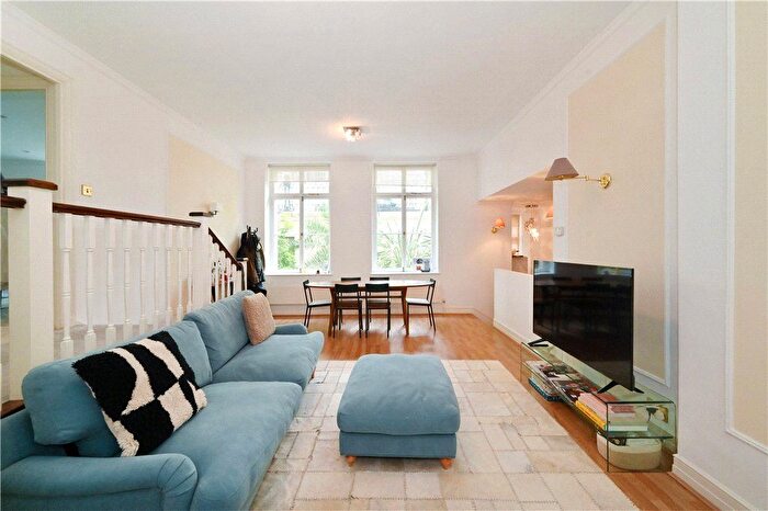2 Bedroom Flat To Rent In , Mansfield Street, W1G