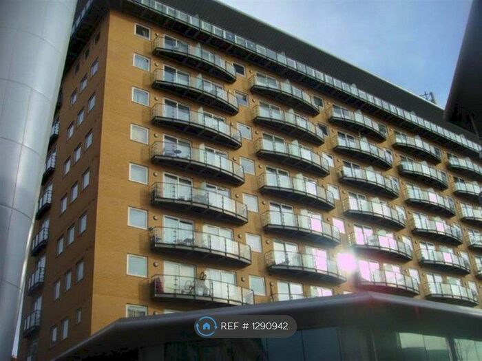 2 Bedroom Flat To Rent In High Street, Feltham TW13