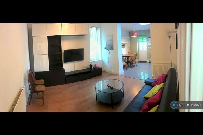 4 Bedroom End Of Terrace House To Rent In Yew Tree Road, Manchester, M20