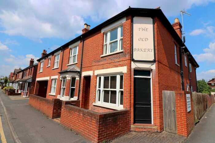 1 Bedroom Flat To Rent In Hummer Road, Egham TW20