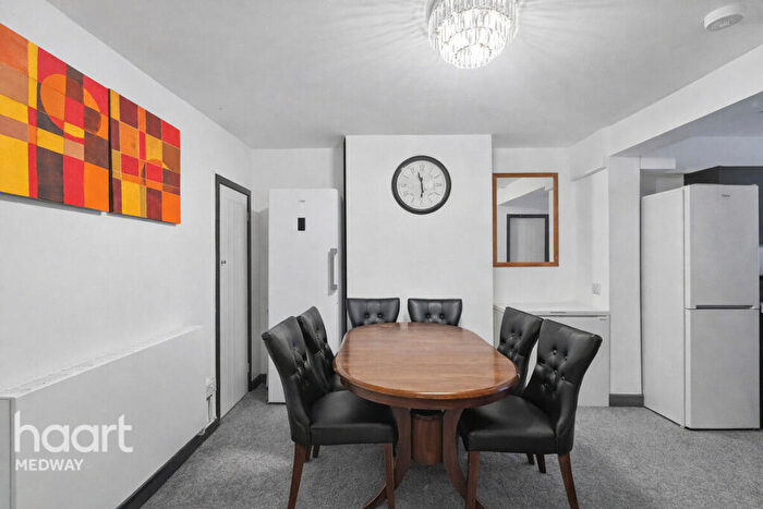 3 Bedroom Terraced House For Sale In Stanhope Road, Rochester, ME2