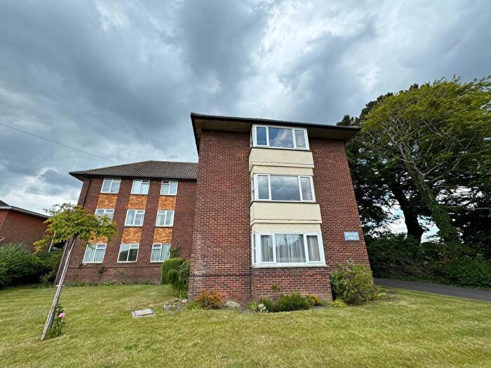 2 Bedroom Flat To Rent In Sopers Lane, Christchurch, BH23