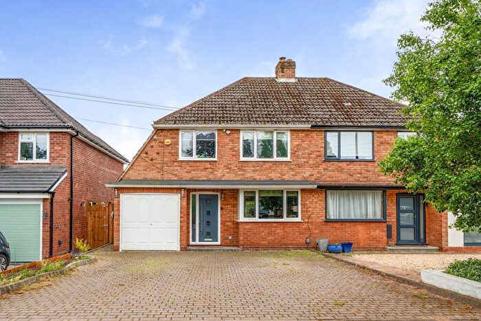 3 Bedroom Semi-Detached House For Sale In Brentford Road, Solihull, B91